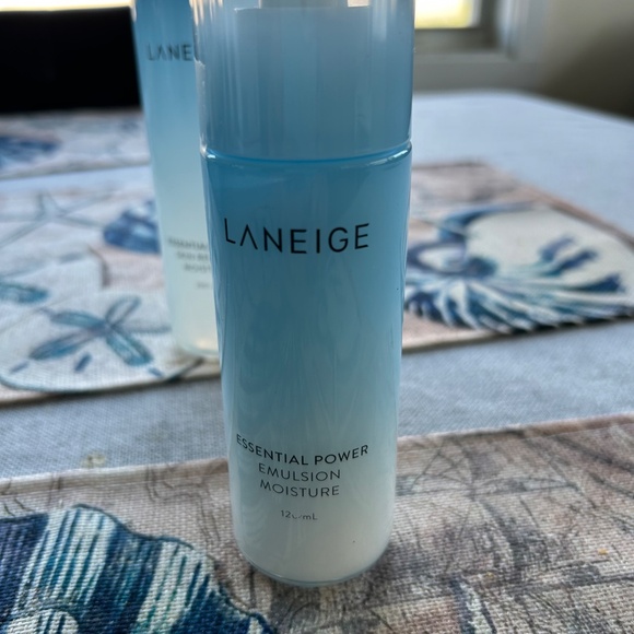 Essential Power Skin Refiner Moisture and Emulsion Moisture - Picture 4 of 4